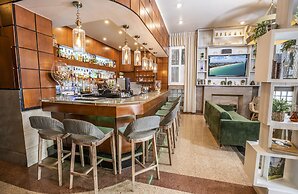 Chesterfield Hotel & Suites