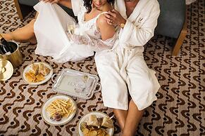 The Louie, A Davenport Hotel, Autograph Collection®