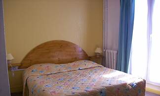 Hotel de Paris et des Voyageurs