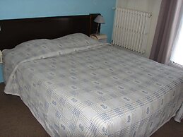 Hotel de Paris et des Voyageurs