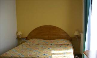 Hotel de Paris et des Voyageurs