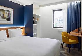 B&B HOTEL Paris 17 Batignolles