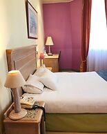 Brit Hotel Aux Sacres