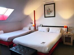 Brit Hotel Aux Sacres