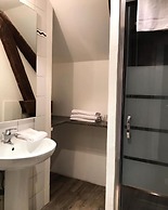 Brit Hotel Aux Sacres