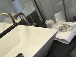 Brit Hotel Aux Sacres