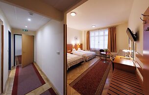 Continental Hotel-Pension