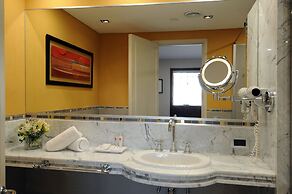 Windsor Hotel And Tower