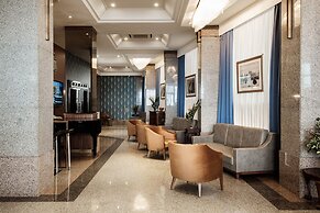 Diplomat Hotel