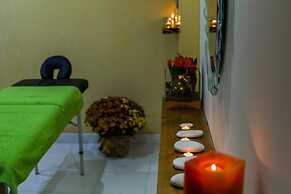 Crithoni's Paradise Hotel