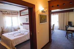 Crithoni's Paradise Hotel