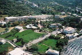 Crithoni's Paradise Hotel