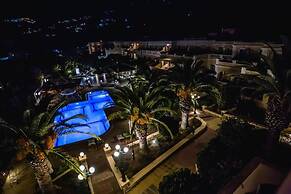 Crithoni's Paradise Hotel