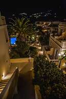 Crithoni's Paradise Hotel