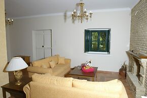 Crithoni's Paradise Hotel