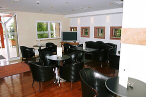 Crithoni's Paradise Hotel