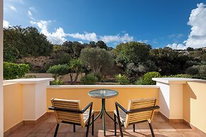 Crithoni's Paradise Hotel