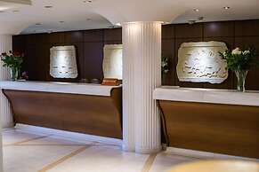 Crithoni's Paradise Hotel