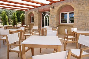 Crithoni's Paradise Hotel