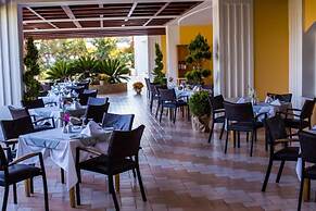 Crithoni's Paradise Hotel