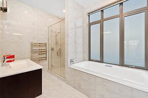 The Rees Hotel and Luxury Apartments