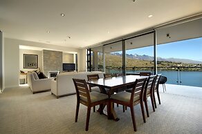 The Rees Hotel and Luxury Apartments