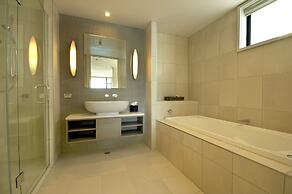 The Rees Hotel and Luxury Apartments