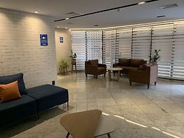 Cosmopolitan Praia Flat