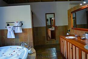 Misty Hills Country Hotel