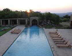 Misty Hills Country Hotel