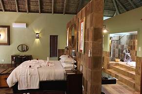 Misty Hills Country Hotel