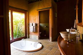 Misty Hills Country Hotel