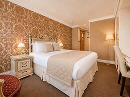 Ashburn Hotel