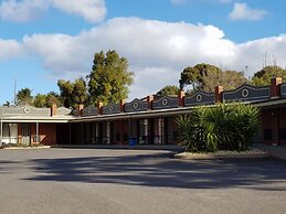 Golden Reef Motor Inn