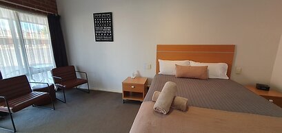 Golden Reef Motor Inn