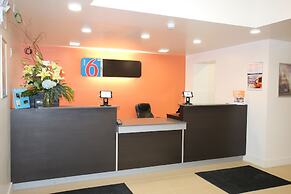 Hotel Motel 6 Moncton, NB, Moncton, Canada - Lowest Rate Guaranteed!