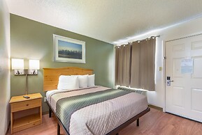 HomeTowne Studios By Red Roof Dallas - North Addison/ Tollway