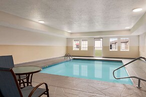 Microtel Inn & Suites by Wyndham Lincoln