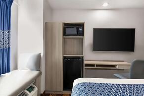 Microtel Inn & Suites by Wyndham Lincoln