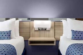 Microtel Inn & Suites by Wyndham Lincoln