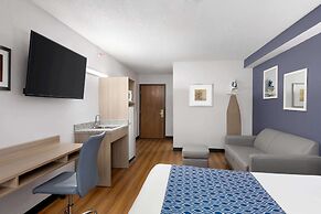 Microtel Inn & Suites by Wyndham Lincoln