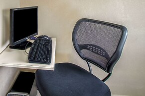 Microtel Inn & Suites by Wyndham Lincoln