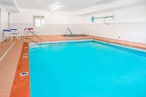 Microtel Inn & Suites by Wyndham Lincoln
