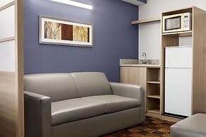 Microtel Inn & Suites by Wyndham Lincoln