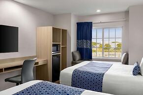 Microtel Inn & Suites by Wyndham Lincoln