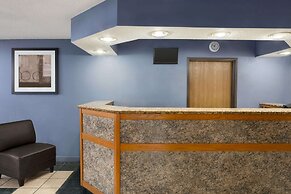 Microtel Inn & Suites by Wyndham Lincoln