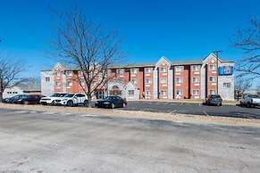 Motel 6 Olathe, KS