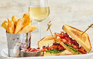 Courtyard by Marriott Tampa Downtown