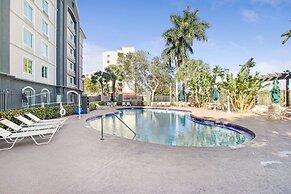 La Quinta Inn & Suites by Wyndham Ft. Lauderdale Airport