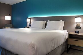 Comfort Inn & Suites NW Milwaukee